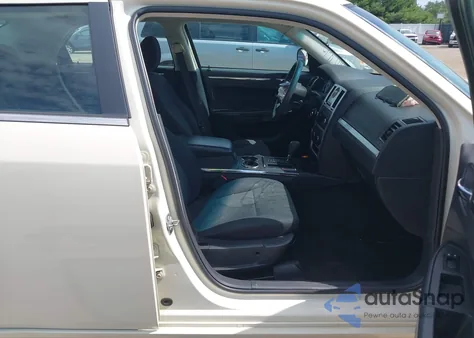 2010 Chrysler 300 Touring из США, поврежденный, VIN 2C3CA4CD8AH135485